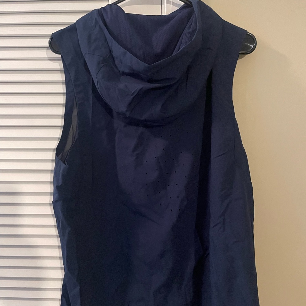 Nike Shield Jacket in Navy and Gray - Picture 2 of 3